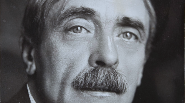 Paul Valéry et l’histoire de <i>Corona</i>
