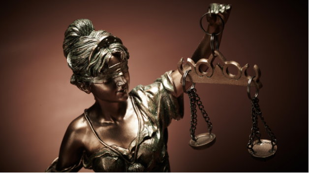 La cible cachée est l’État de droit
