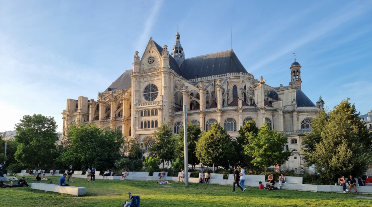 Une tension féconde au cœur de la cité
