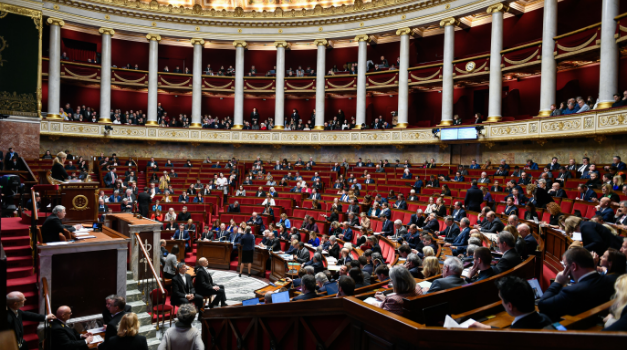 La crise de régime à la lumière du droit constitutionnel
